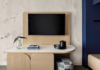 Room, 1 King Bed (Essential)