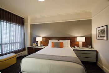 Deluxe Room, 1 Queen Bed, Mobility Accessible