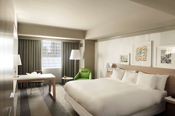 Deluxe Room, 1 King Bed, Accessible (Mobility Roll in Shower)