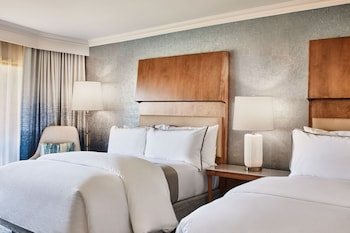 Deluxe Room, 2 Queen Beds, Golf View