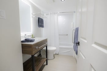 MODERN | Hotel Room