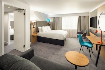Suite, 1 King Bed with Sofa bed (Super King)
