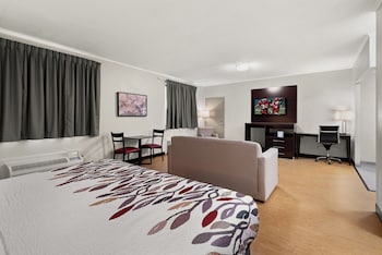 Suite, 1 King Bed, Non Smoking, Kitchenette