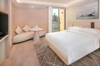 Club Room, 1 King Bed, Non Smoking Resort View