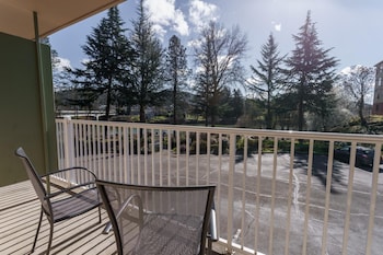 Deluxe Family Room with Riverview