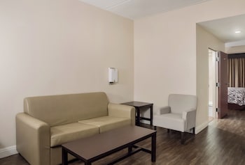 Suite, 1 King Bed, Non Smoking