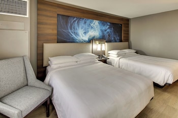 Club Room, 2 Queen Beds, Non Smoking