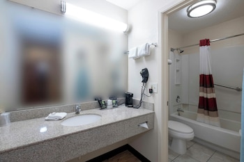 Deluxe Room, 1 Queen Bed, Smoking (First Floor)