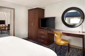 Suite, 1 King Bed, Non Smoking
