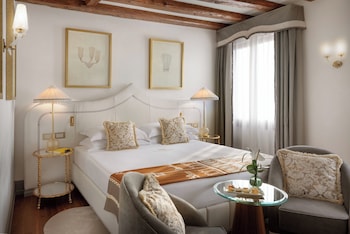 Family Room, Connecting Rooms