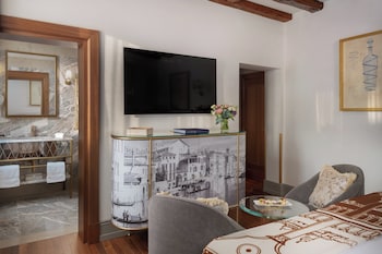 Family Room, Connecting Rooms