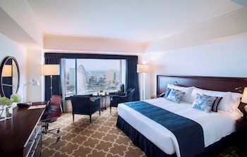 Premium Room, 1 King Bed, Club Lounge Access, City View (High floor)