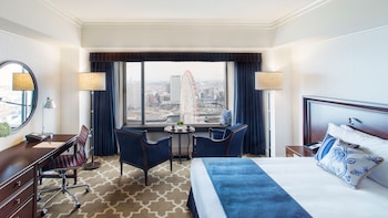 Premium Room, 1 King Bed, Club Lounge Access, City View (High floor)
