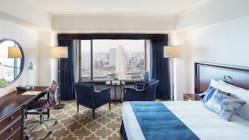 Premium Room, 1 King Bed, Club Lounge Access, City View (High floor)