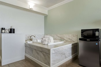 Standard Room, 1 King Bed, Non Smoking, Jetted Tub