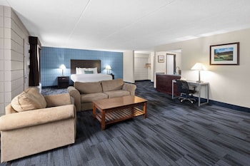 Suite, 1 King Bed, Non Smoking