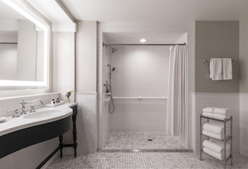 Premium Room, 1 King Bed, Accessible (Shower)