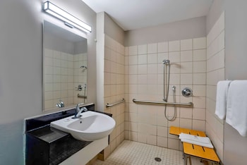 Deluxe Room, 1 King Bed, Non Smoking, Refrigerator