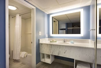 Standard Room, 2 Queen Beds, Balcony, Partial Ocean View