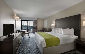 Standard Room, 1 King Bed, Balcony, Oceanfront