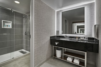 Room, 1 Queen Bed, Accessible (Mobility, Shower)