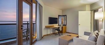 Deluxe Suite, 1 King Bed, Sea View