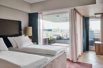 Suite, 1 Bedroom, Balcony, Harbor View