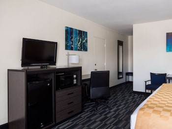 Standard Room, 2 Queen Beds, Non Smoking, Refrigerator & Microwave