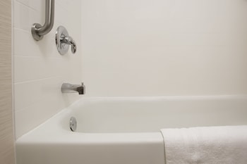 Room, 2 Queen Beds (Mobility/Hearing Accessible, Tub)