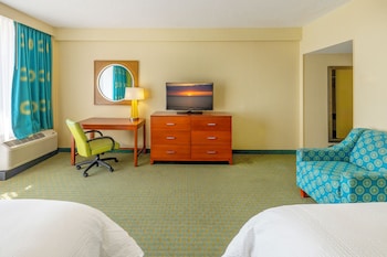 Standard Room, 2 Queen Beds, Pool View