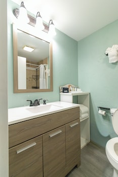 Island View Condo, 1 King Bed