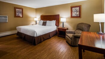 Standard Room, 1 Queen Bed, Non Smoking, Refrigerator & Microwave