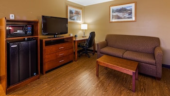 Standard Room, 2 Queen Beds, Non Smoking, Refrigerator & Microwave (Larger Room;with Sofabed)