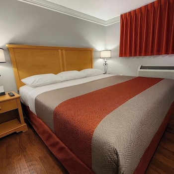 Standard Room, 1 King Bed, Non Smoking, Refrigerator & Microwave