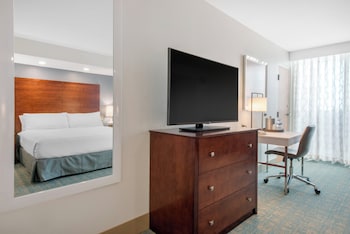 Standard Room, 1 King Bed, Pool View