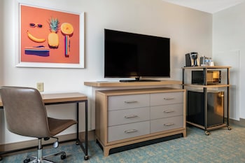 Standard Room, 1 King Bed, Accessible Bathtub (Mobility)