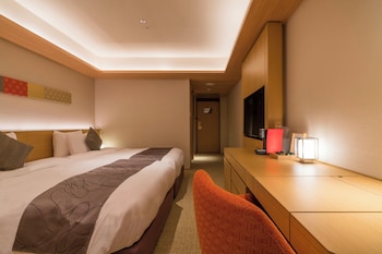 Standard Room, 2 Twin Beds (Top Floor)