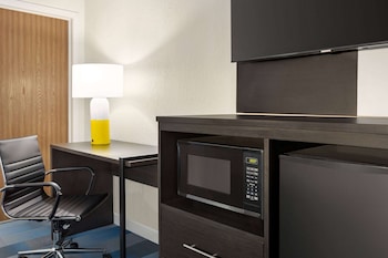 Deluxe Room, 2 Queen Beds, Non Smoking (Refrigerator & Microwave)