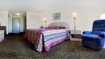 Deluxe Room, 1 King Bed, Non Smoking, Jetted Tub (Refrigerator & Microwave)