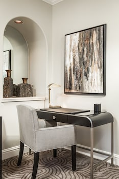 Luxury King Studio