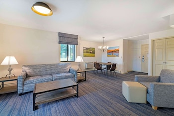 Suite, 2 Queen Beds, Accessible, Kitchen (with Sofabed)