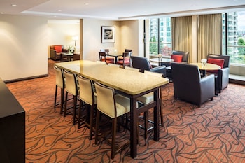 Club Room, 1 King Bed, City View