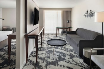 Junior Suite, 1 King Bed, Balcony