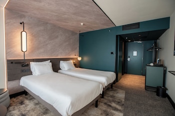Superior Room (2 single beds and sofa)