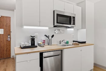 Studio Suite, 1 King Bed, Kitchenette