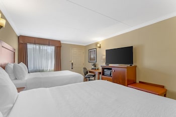 Standard Room, 2 Queen Beds, Refrigerator & Microwave, Ground Floor
