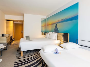 Superior Room (1 Double Bed with 2 Single Sofa Beds)