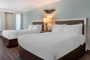 2 Queen Beds, Partial Ocean View, Balcony, No Smoking