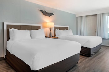 2 Queen Beds, Partial Ocean View, Balcony, No Smoking