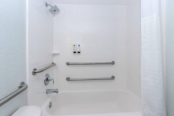 2 Queen Beds, Partial Ocean View, Accessible, No Smoking